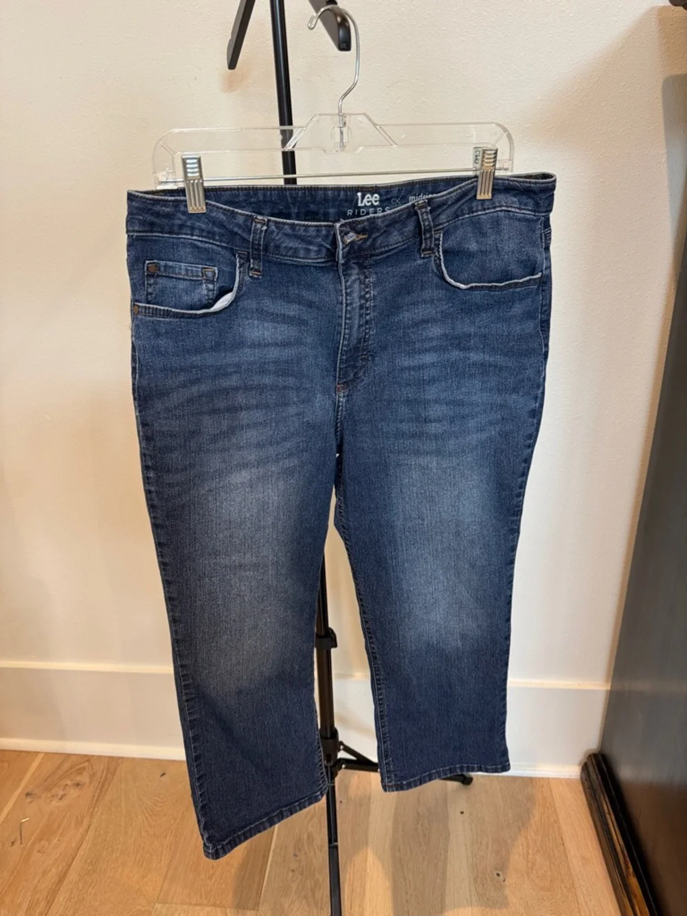 Lee Women's Dark Blue Crop‎ Straight Capris